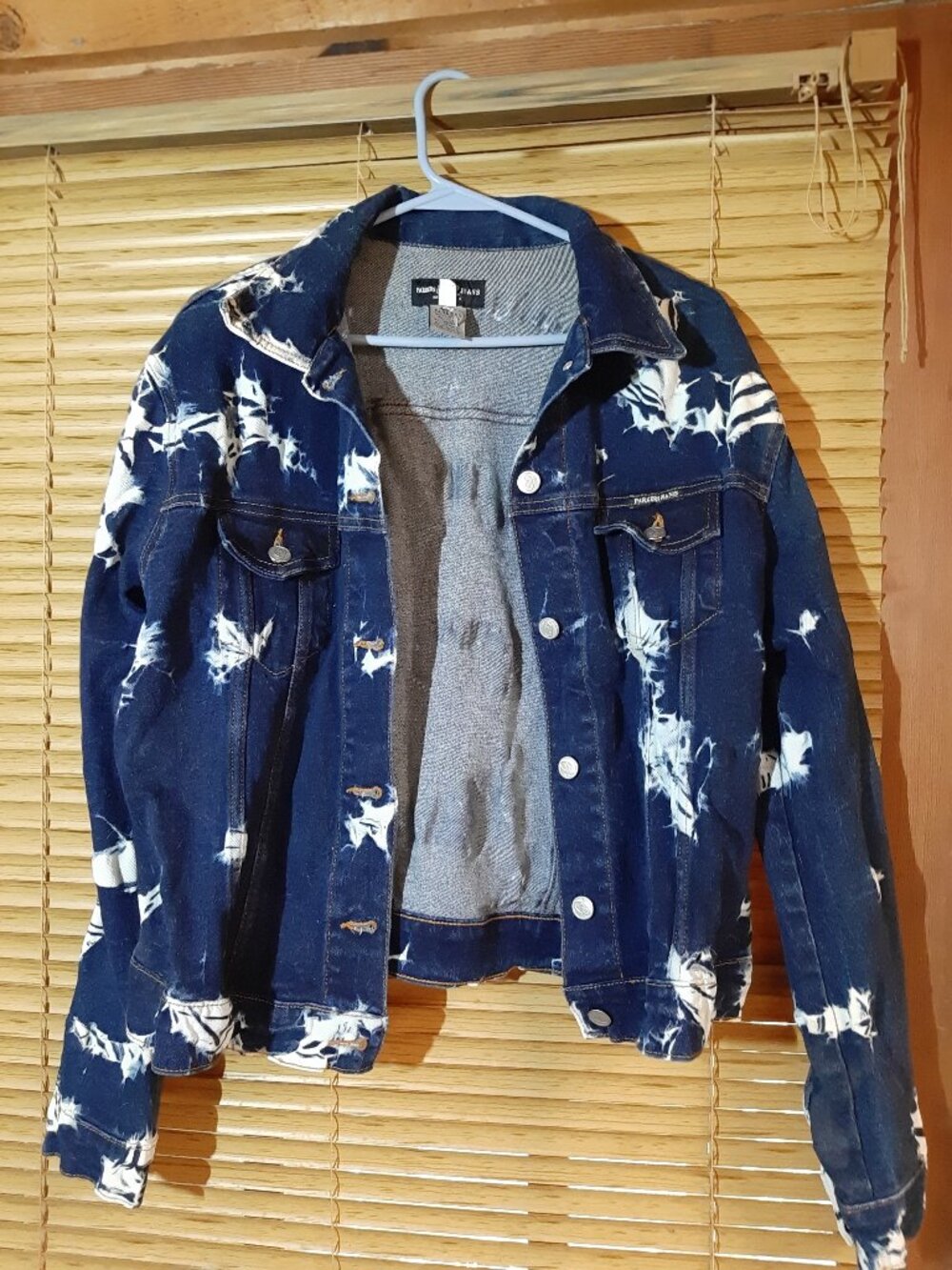 Jean jacket, size XL (fits like a medium)